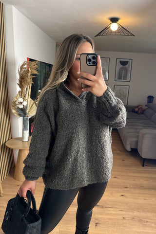 Boucle Pullover Aristea mit Kapuze