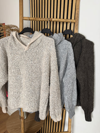 Boucle Pullover Aristea mit Kapuze